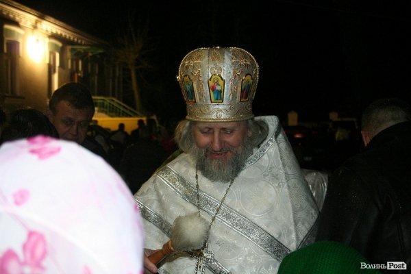 Пасхальна ніч у Луцьку: як святили паски у Покровській церкві. ФОТО