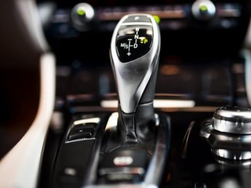 В Україні ввели посвідчення водія лише для керування авто з «автоматом»