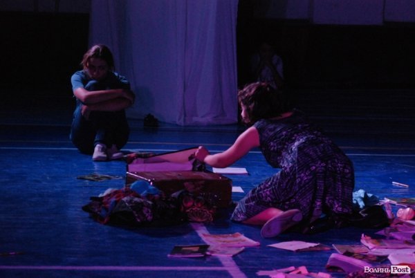 У Луцьку «Нова лінія» та спортзал стали театрами. ФОТО. ВІДЕО