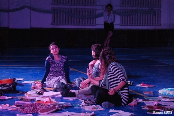 У Луцьку «Нова лінія» та спортзал стали театрами. ФОТО. ВІДЕО