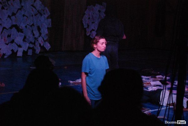 У Луцьку «Нова лінія» та спортзал стали театрами. ФОТО. ВІДЕО