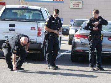 Співробітник супермаркету через звільнення розстріляв відвідувачів