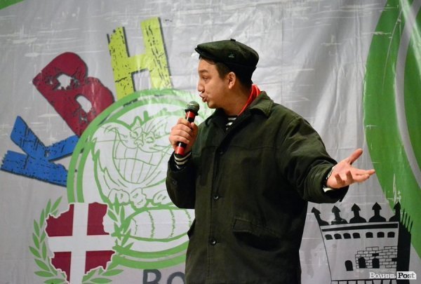 КВН у Луцьку: львівські хлопці перемогли запорізьких «гопників». ФОТО