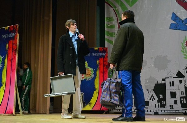 КВН у Луцьку: львівські хлопці перемогли запорізьких «гопників». ФОТО