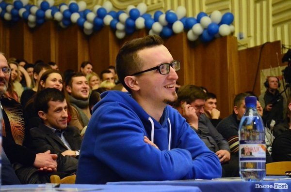 КВН у Луцьку: львівські хлопці перемогли запорізьких «гопників». ФОТО