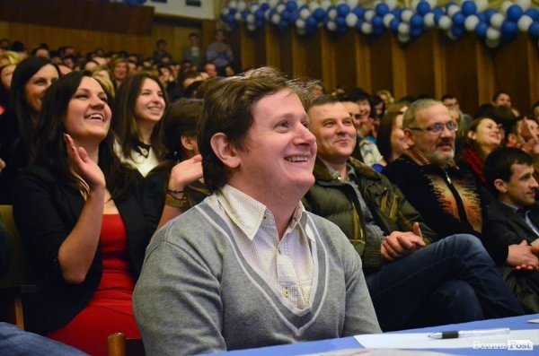 КВН у Луцьку: львівські хлопці перемогли запорізьких «гопників». ФОТО