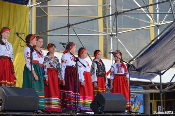 У Луцьку вже почали святкувати День Конституції. ФОТО