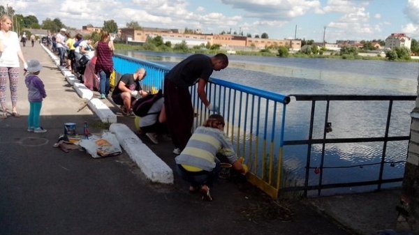 У Ковелі розфарбували міст. ФОТО