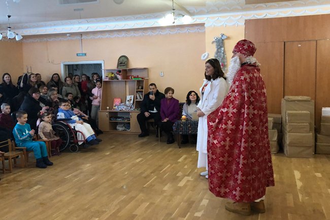 «Один хлопчик замовив у Миколая перемогу»: луцькі нацгвардійці влаштували свято для дітей у реабілітаційному центрі