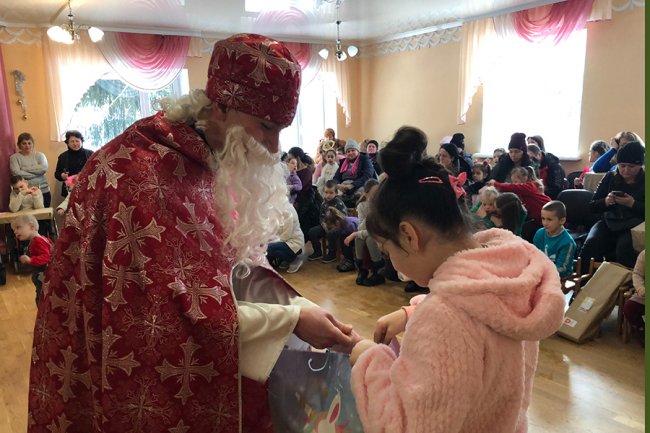 «Один хлопчик замовив у Миколая перемогу»: луцькі нацгвардійці влаштували свято для дітей у реабілітаційному центрі