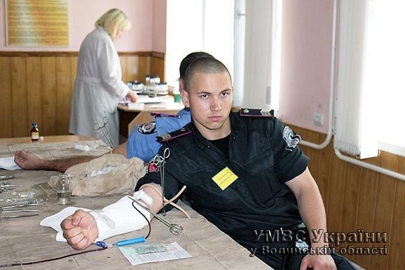 Майбутні волинські  міліціонери здали кров для поренених у зоні АТО. ФОТО. ВІДЕО