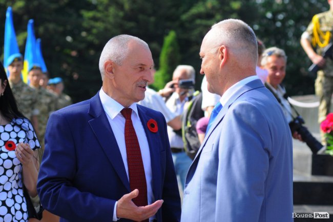 З маками і трояндами: у Луцьку відзначили річницю перемоги над нацизмом. ФОТО