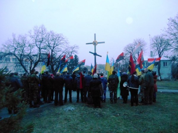 У Горохові вшанували пам'ять Героїв Крут, Небестої Сотні та загиблих в АТО. ФОТО