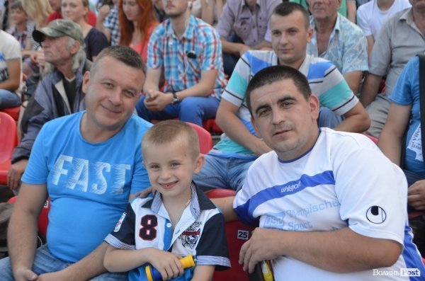 «Волинь» – «Шахтар»: як лучани вболівали на «Авангарді». ФОТО