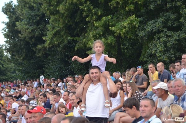 «Волинь» – «Шахтар»: як лучани вболівали на «Авангарді». ФОТО