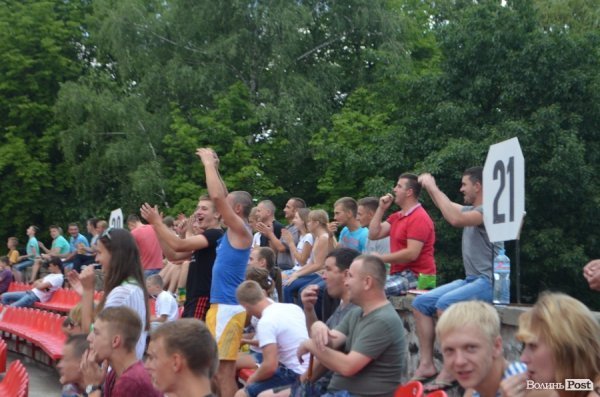 «Волинь» – «Шахтар»: як лучани вболівали на «Авангарді». ФОТО