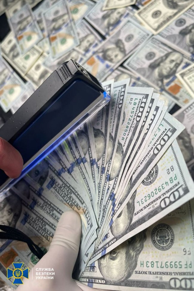 Затримали митників у 2 областях, які не пропускали гумдопомогу для ЗСУ без «відкатів». ВІДЕО