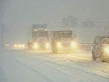 Снігопад ускладнив рух на трасі Рівне-Луцьк