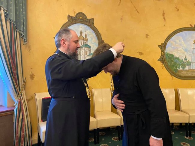 Голова ПЦУ митрополит Епіфаній вручив іменний хрест волинському священнику. ФОТО