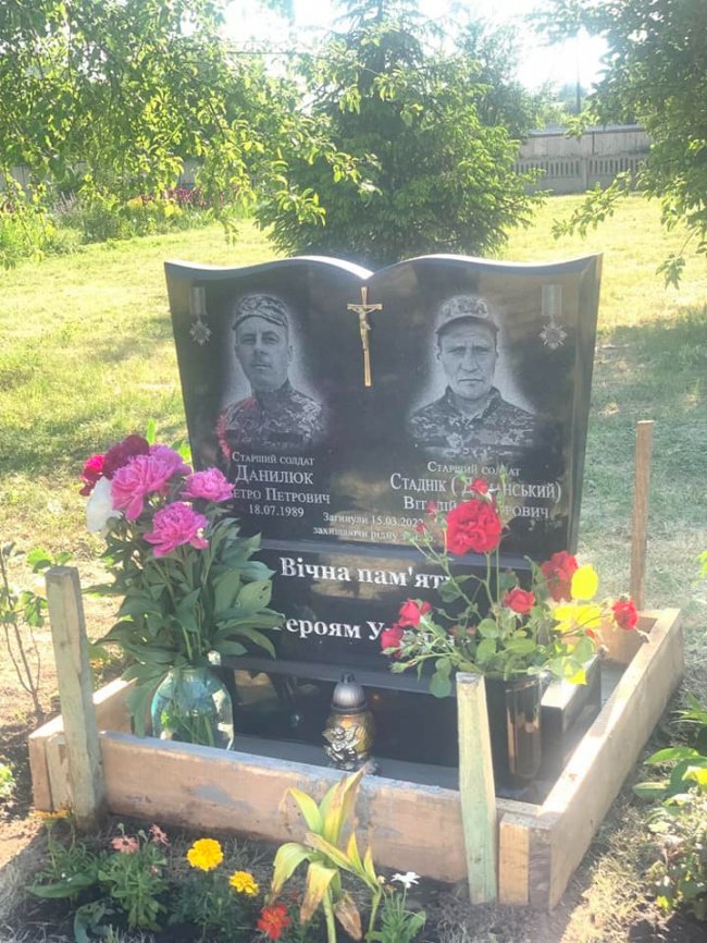 Рідні Героя з Волині встановили меморіальну дошку недалеко від місця його загибелі. ФОТО