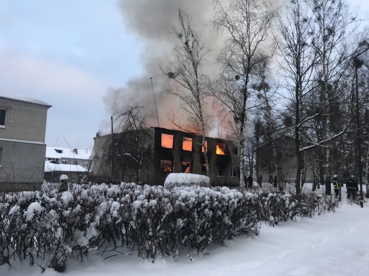 В селищі на Волині спалахнув багатоквартирний будинок
