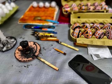 Українське подружжя з Бразилії створило 120 тисяч писанок