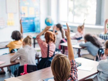 Понад 500 тисяч українських учнів перебувають за кордоном, – МОН