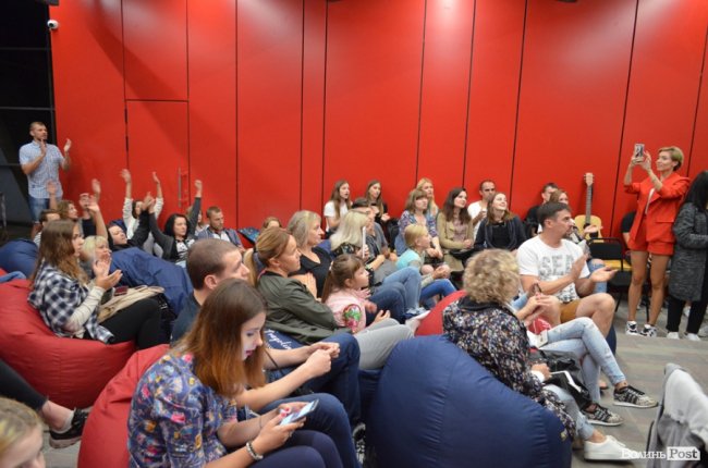 Атмосферно і затишно: у Луцьку співали в пам'ять про Скрябіна. ФОТО