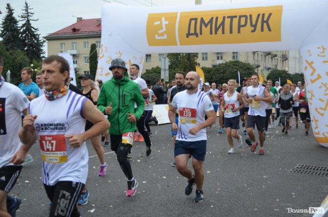 Море позитиву, блискучі результати та командна підтримка: «КроШу» взяв участь у «Luchesk Half Marathon». ФОТО*