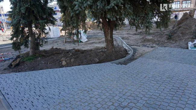 Площа перед РАЦСом у Луцьку: на якому етапі роботи. ФОТО