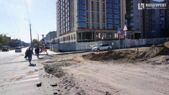 Площа перед РАЦСом у Луцьку: на якому етапі роботи. ФОТО