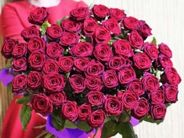 Квіти в День закоханих з доставкою в Києві: сюрприз забезпечений*