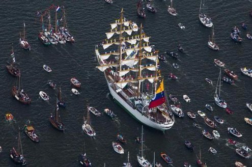 Вражаючий парад історичних кораблів у Амстердамі. ФОТО