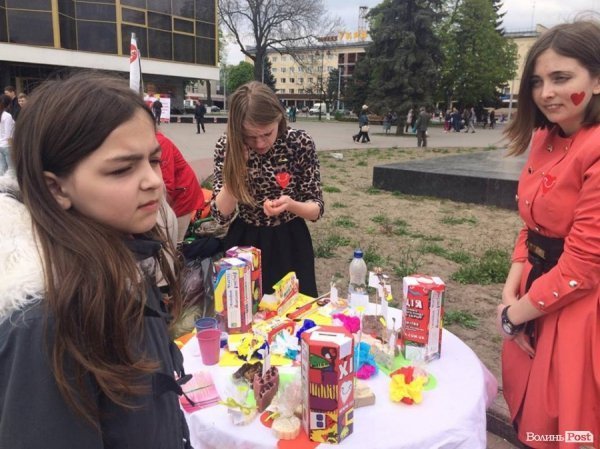 Як розважали лучан на Вербну неділю. ФОТО