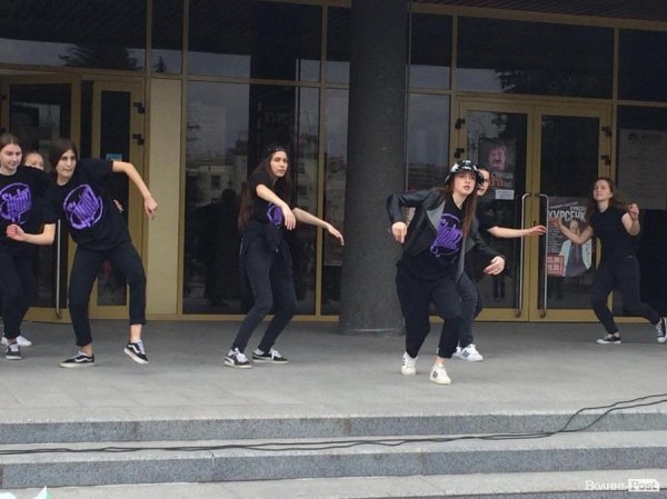 Як розважали лучан на Вербну неділю. ФОТО