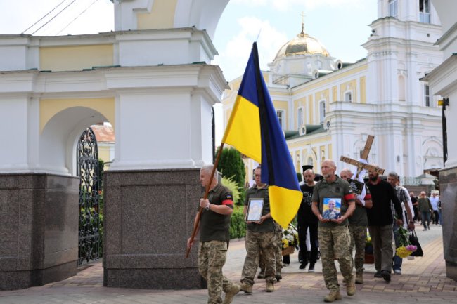 У Луцьку в останню дорогу провели воїнів Костянтина Шевчука та Едуарда Гуріна