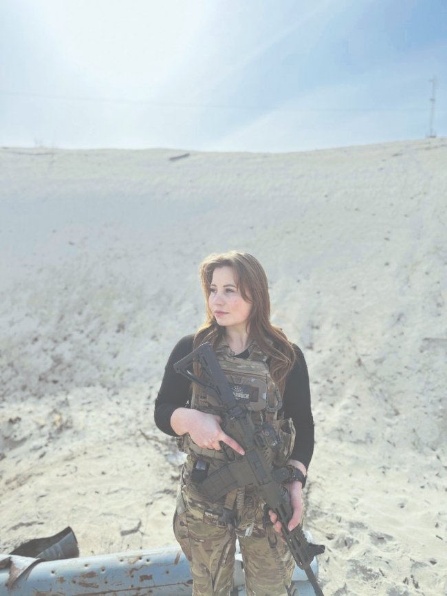 22-річна волинянка підписала контракт і стала «мисливицею на орків». ФОТО