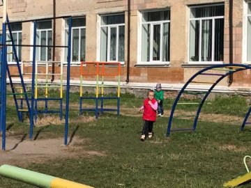 У місті на Волині школу закрили на карантин: поліція перевіряє учнів, які пішли на самоізоляцію