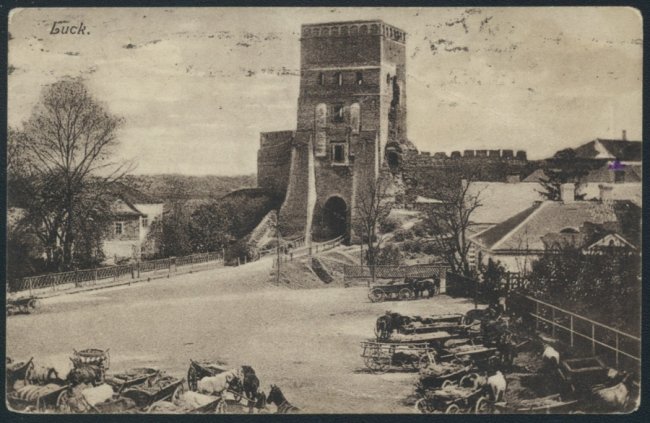 Ясен уже помітно великий на фото перших років ХХ століття