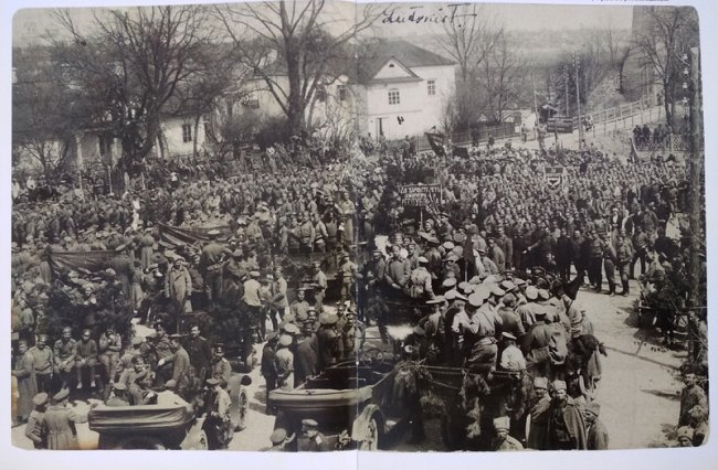 Перший першотравень біля замку і ясена, 1 травня 1917 року