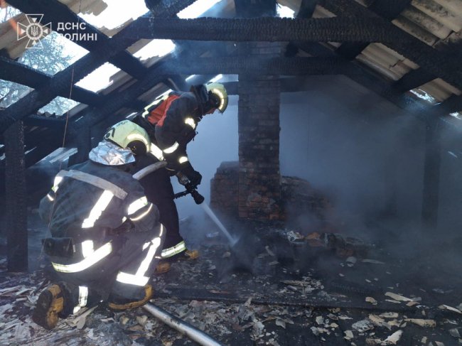 На Волині горіли два житлові будинки