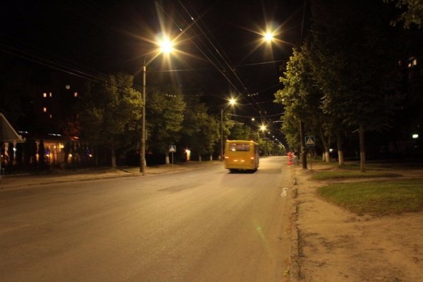 У Луцьку на проспекті Молоді встановили 43 сучасні світлодіодні ліхтарі. ФОТО