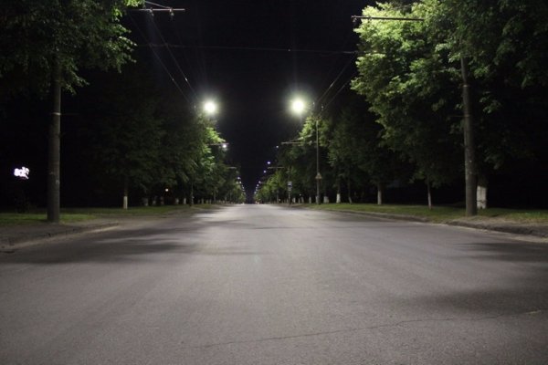 У Луцьку на проспекті Молоді встановили 43 сучасні світлодіодні ліхтарі. ФОТО