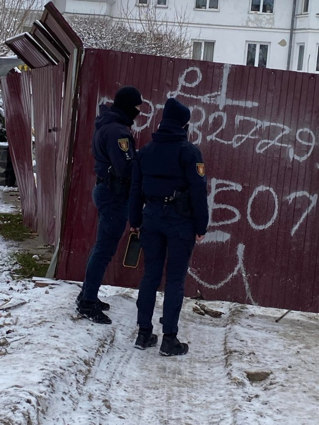 У місті на Волині в центральному парку проводять самовільне будівництво. ФОТО