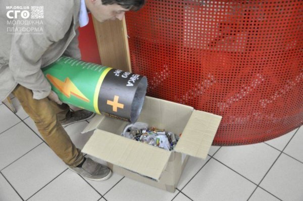 У Луцьку за місяць назбирали 100 кілограмів батарейок. ФОТО