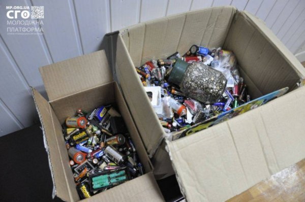 У Луцьку за місяць назбирали 100 кілограмів батарейок. ФОТО