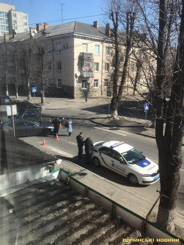 У центрі Луцька не розминулися дві автівки. ФОТО