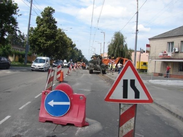 У Києві провалилося 25 метрів дороги. ФОТО