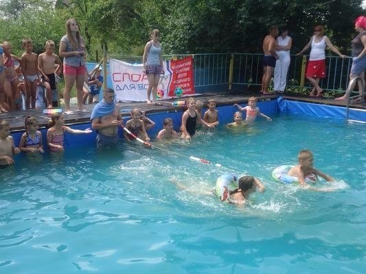 «Школа плавання» залучає дітей до спортивно-масових заходів. ФОТО