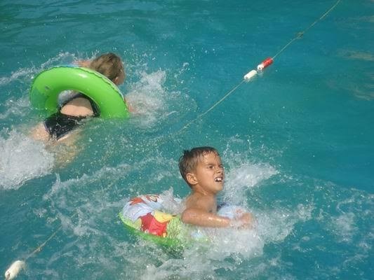 «Школа плавання» залучає дітей до спортивно-масових заходів. ФОТО